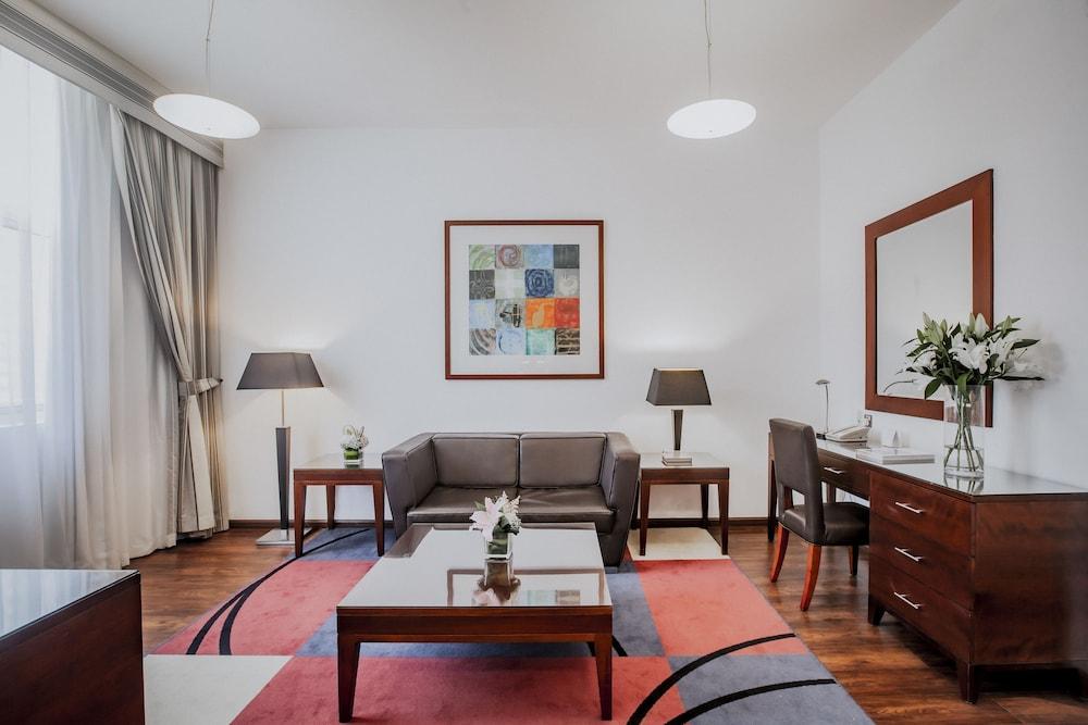 Golden Sands & Residences Hotel