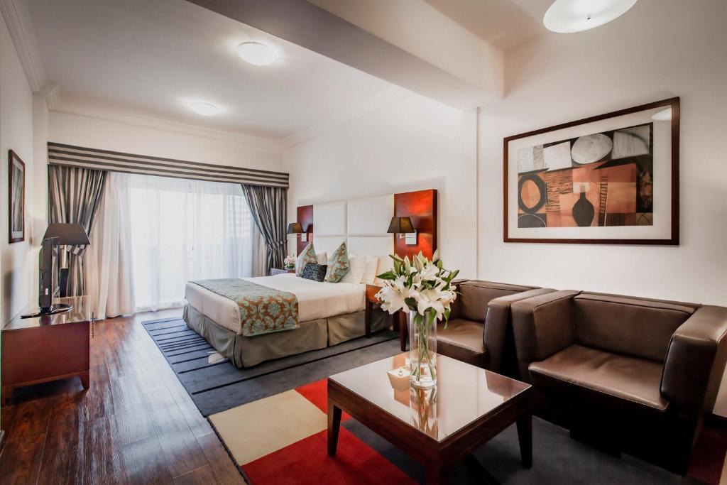 Golden Sands & Residences 4*