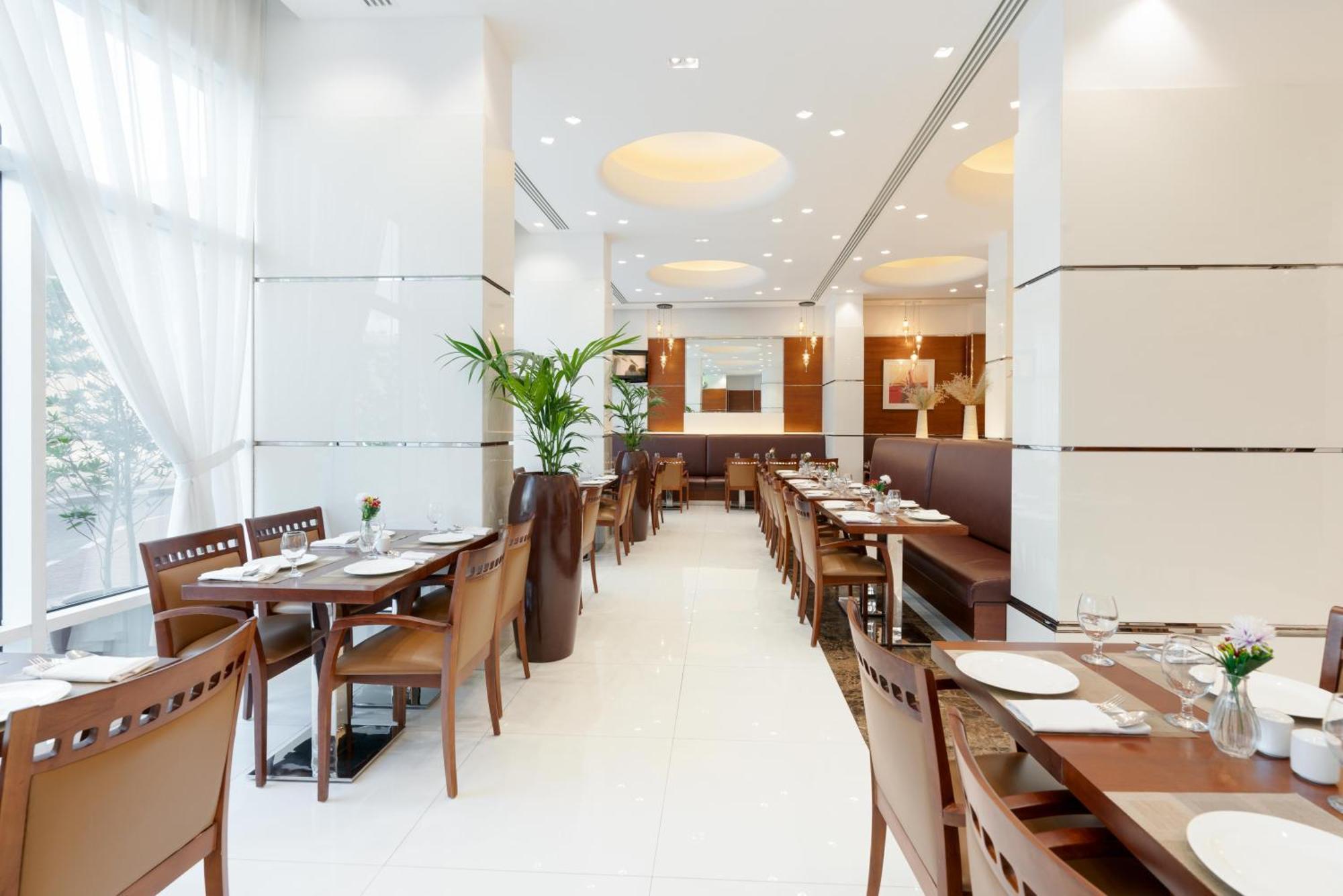 Hotel Golden Sands & Residences