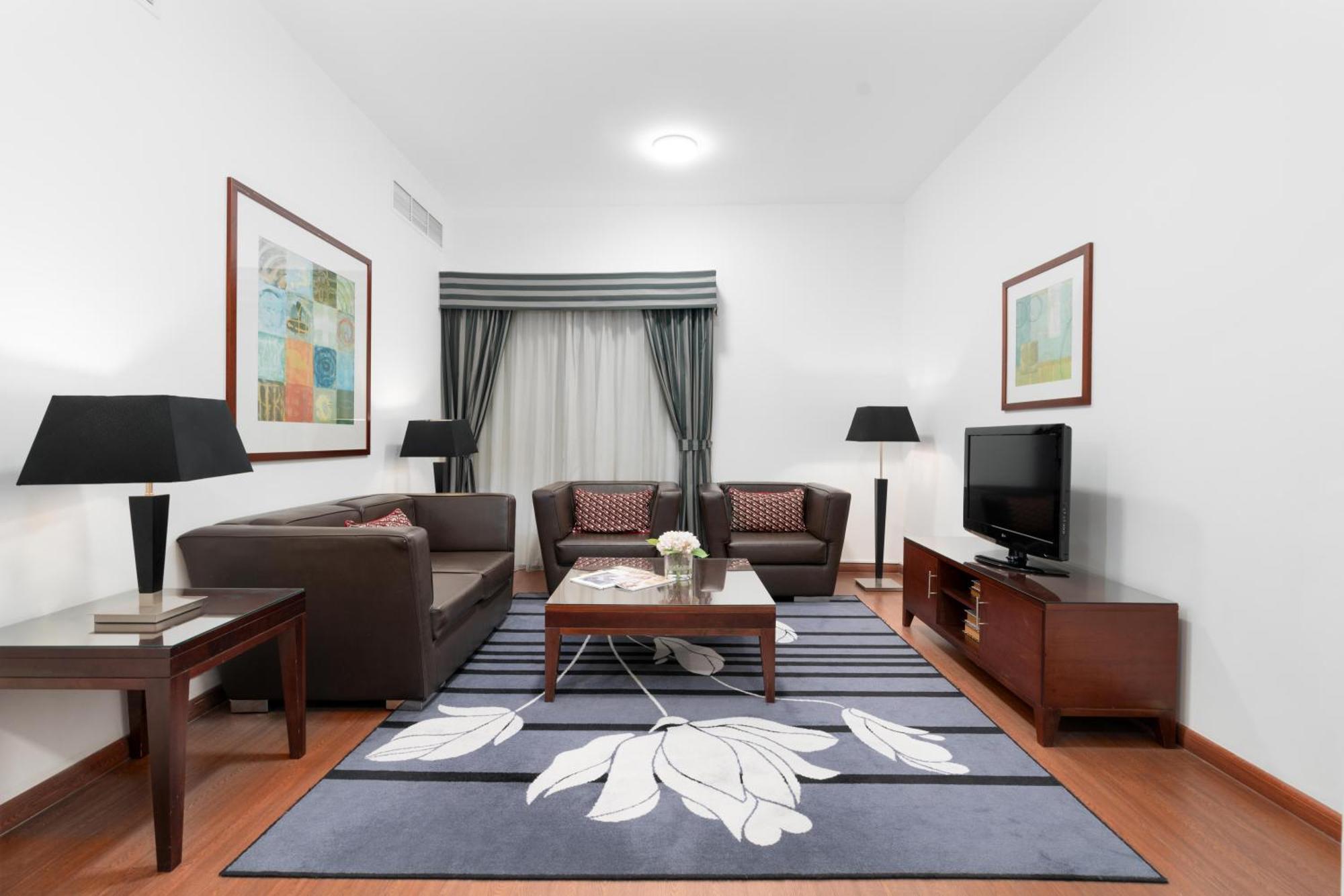 Golden Sands & Residences 4*