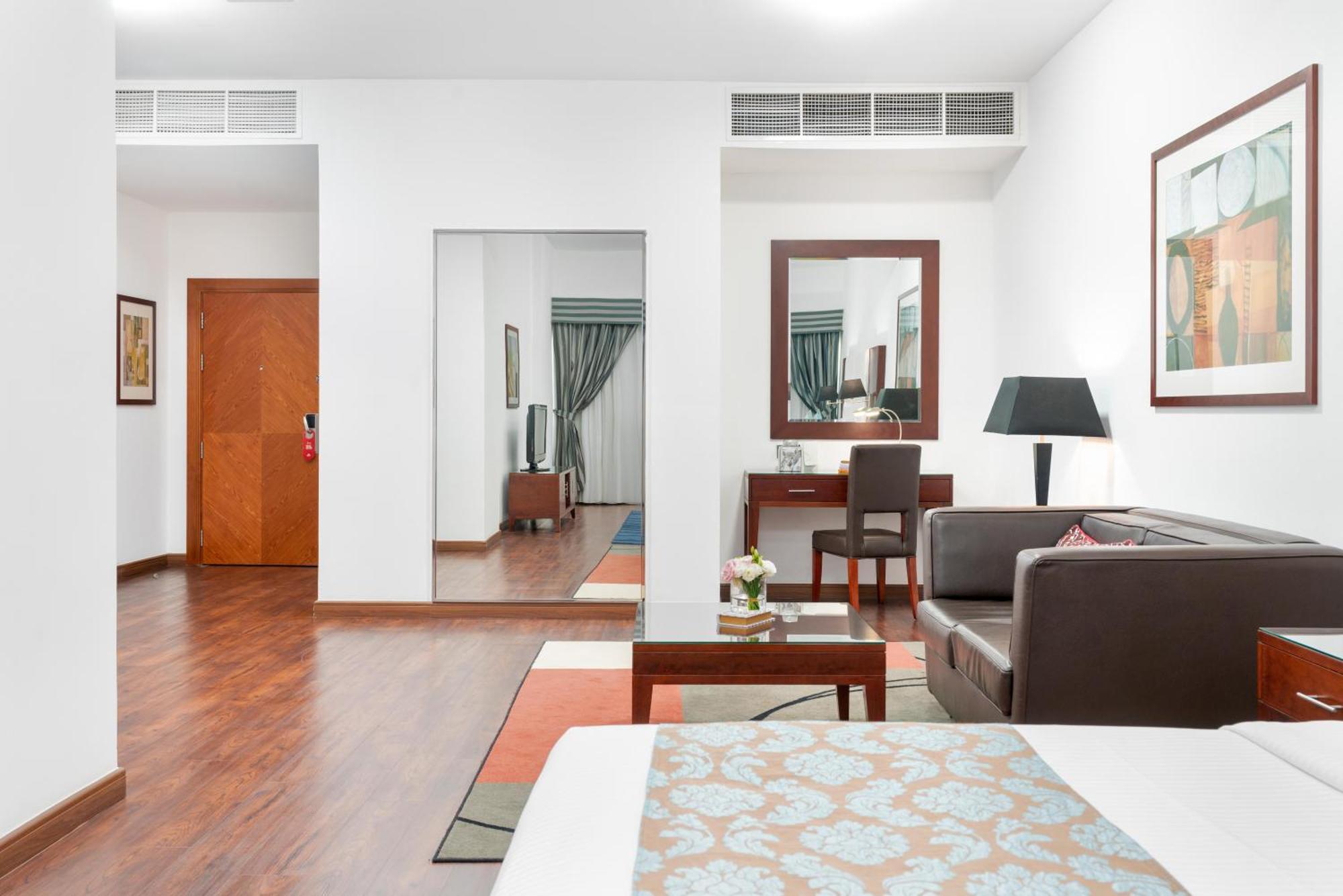 Golden Sands & Residences 4* Sharjah