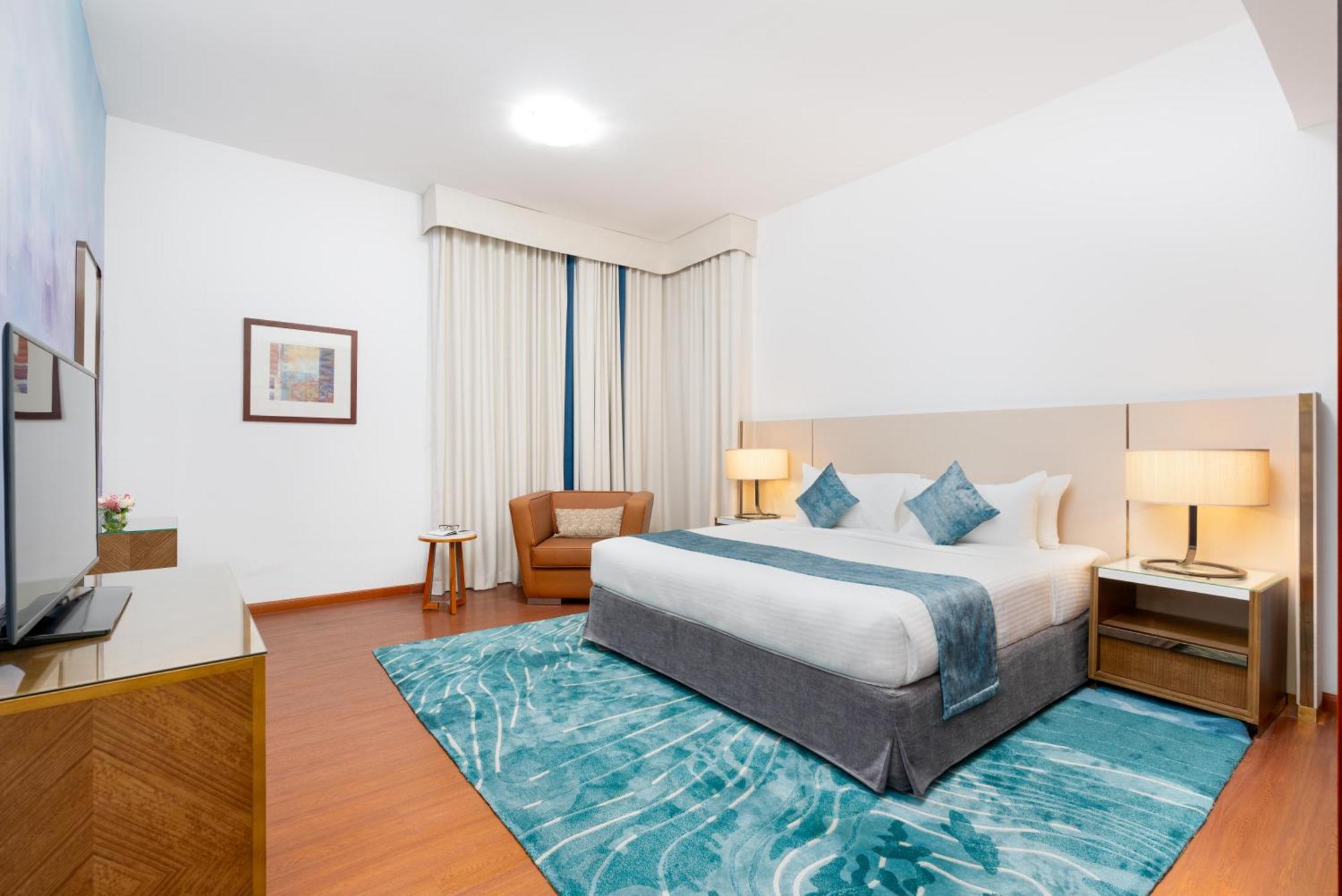 Hotel Golden Sands & Residences 4*
